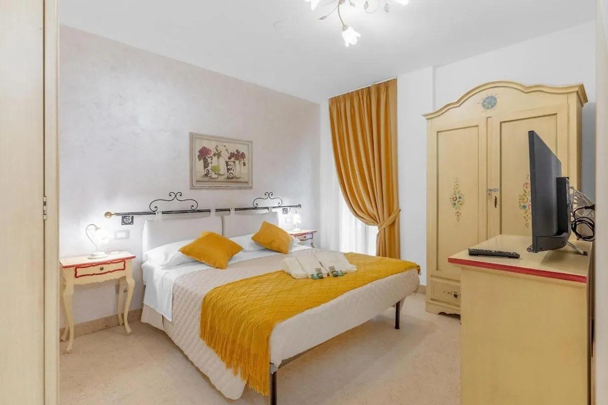 Casa Royale Al Relais Du Lac Дезенцано-дель-Гарда