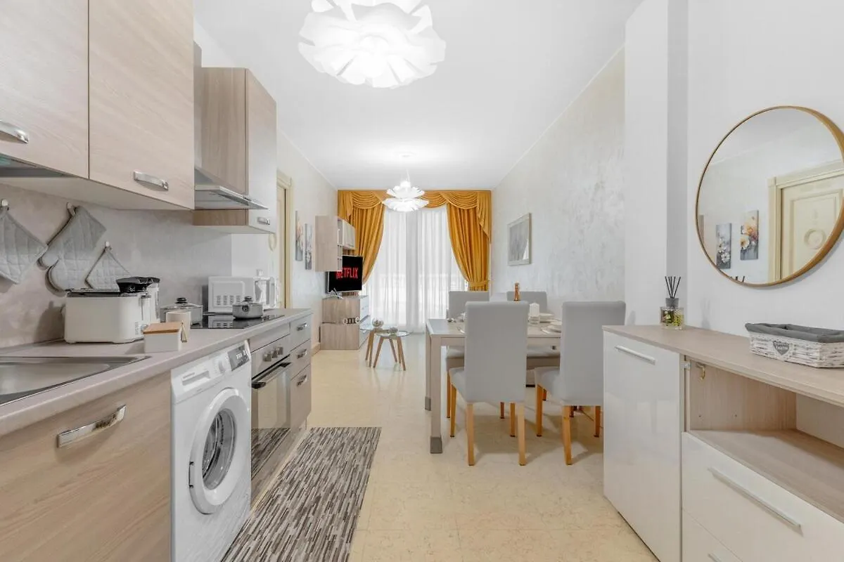 Casa Royale Al Relais Du Lac Дезенцано-дель-Гарда 0*,  Италия