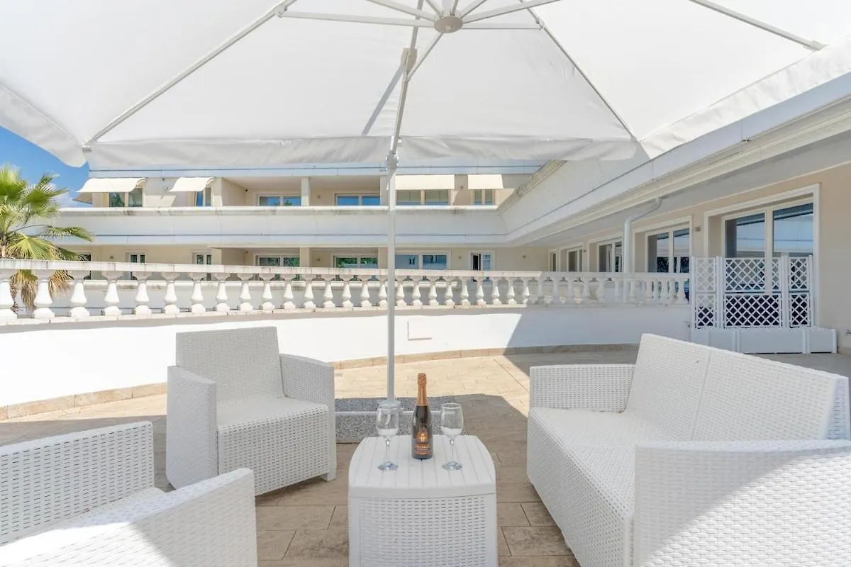 Casa Royale Al Relais Du Lac Дезенцано-дель-Гарда 0*,  Италия