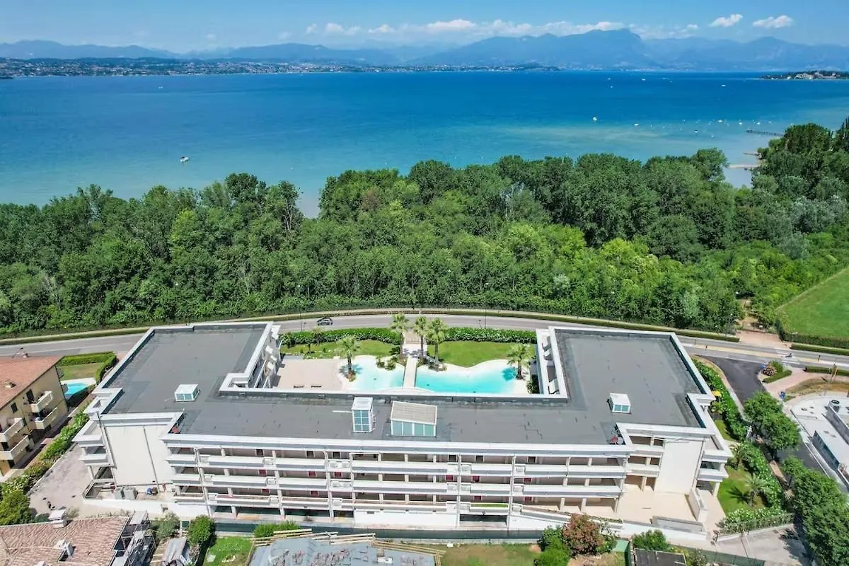 Casa Royale Al Relais Du Lac Дезенцано-дель-Гарда